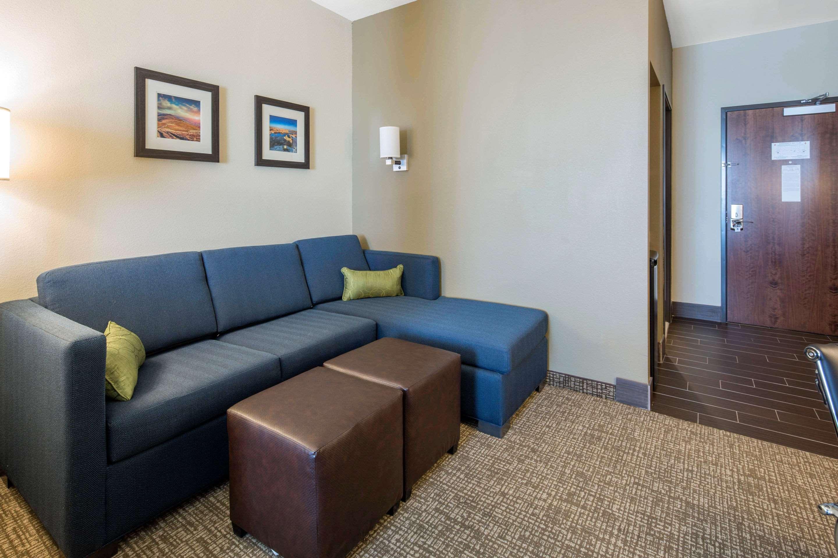 Comfort Inn & Suites Edgewood Exterior photo