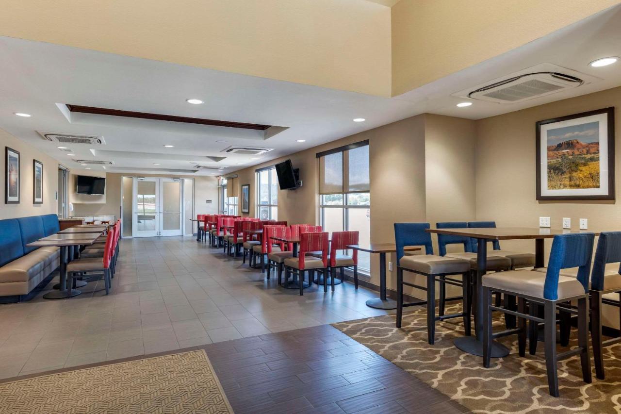 Comfort Inn & Suites Edgewood Exterior photo