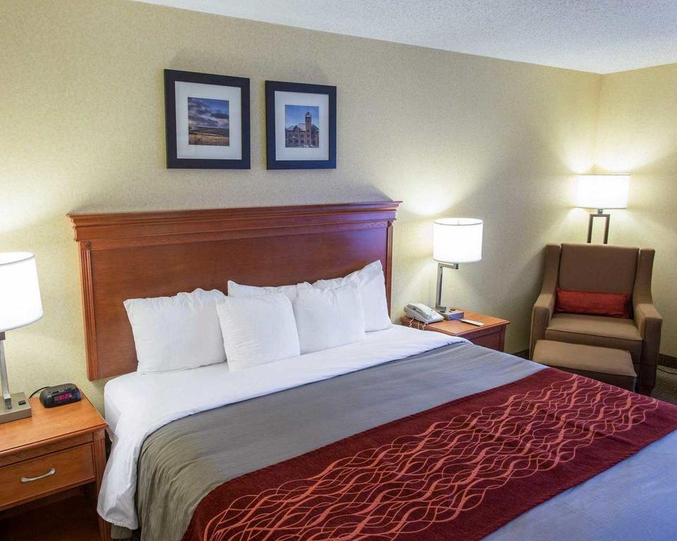 Comfort Inn & Suites Edgewood Exterior photo